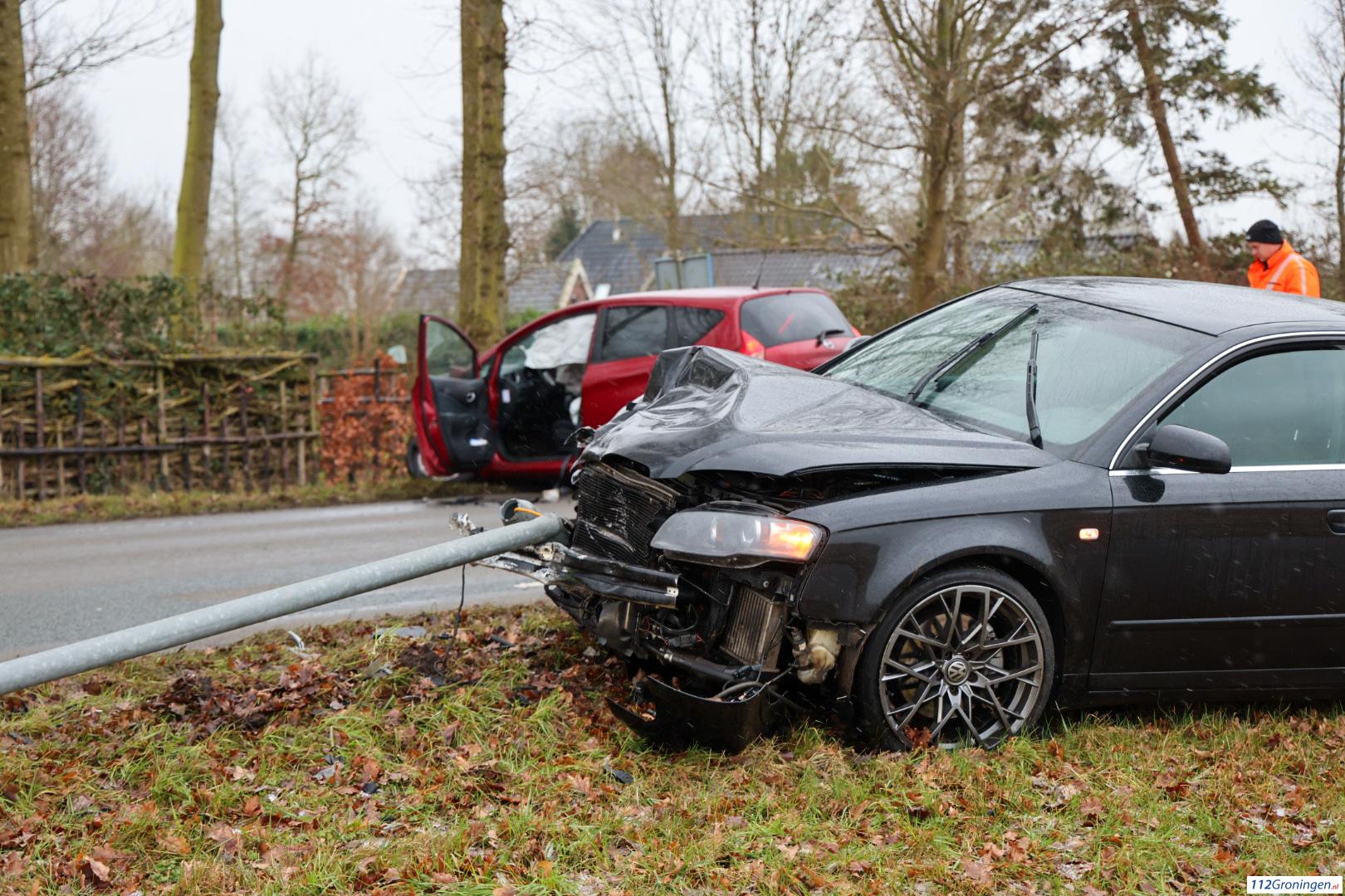 Fors ongeval op de N967 bij Blauwestad, 1 gewonde. Fors ongeval op de N967 bij Blauwestad, 1 gewonde.