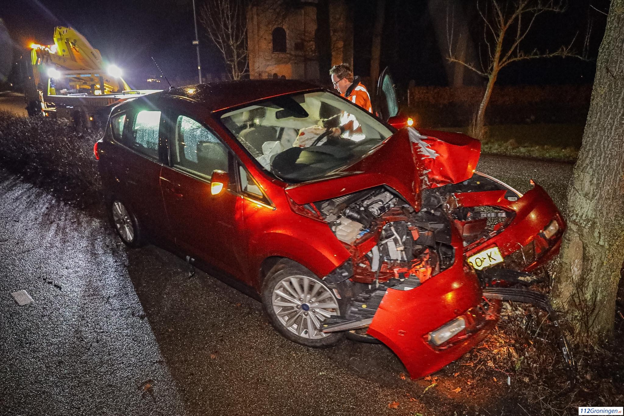 Ernstig ongeval op Molenweg, twee gewonden naar ziekenhuis