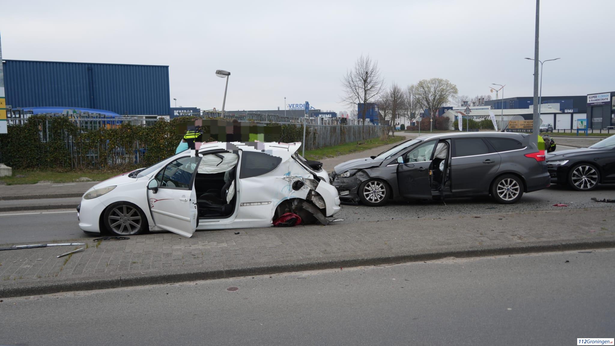 Forse aanrijding Bornholmstraat in Groningen. Forse aanrijding Bornholmstraat in Groningen.
