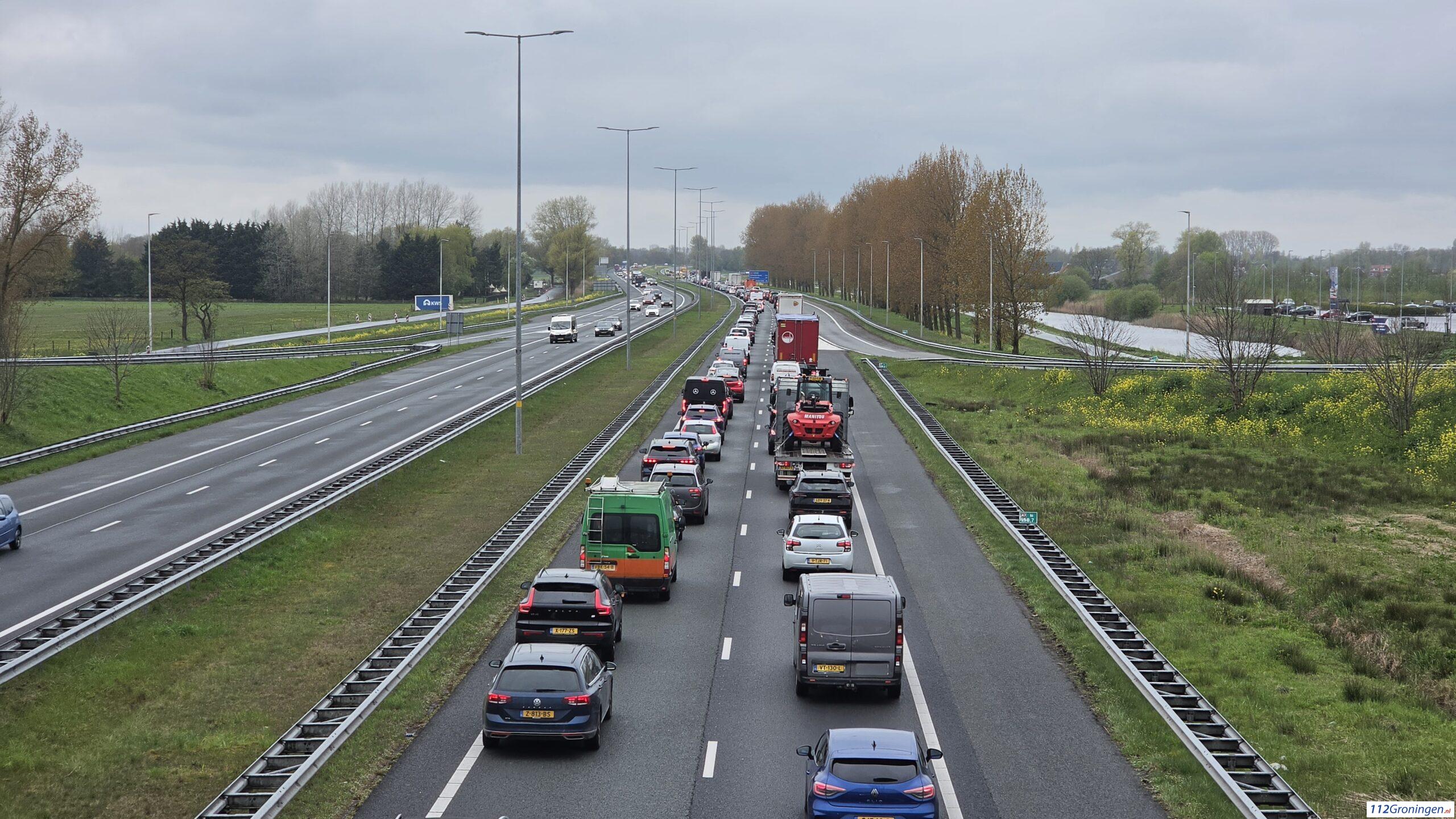Aanrijding op de A7 zorgt voor filevorming. Aanrijding op de A7 zorgt voor filevorming.