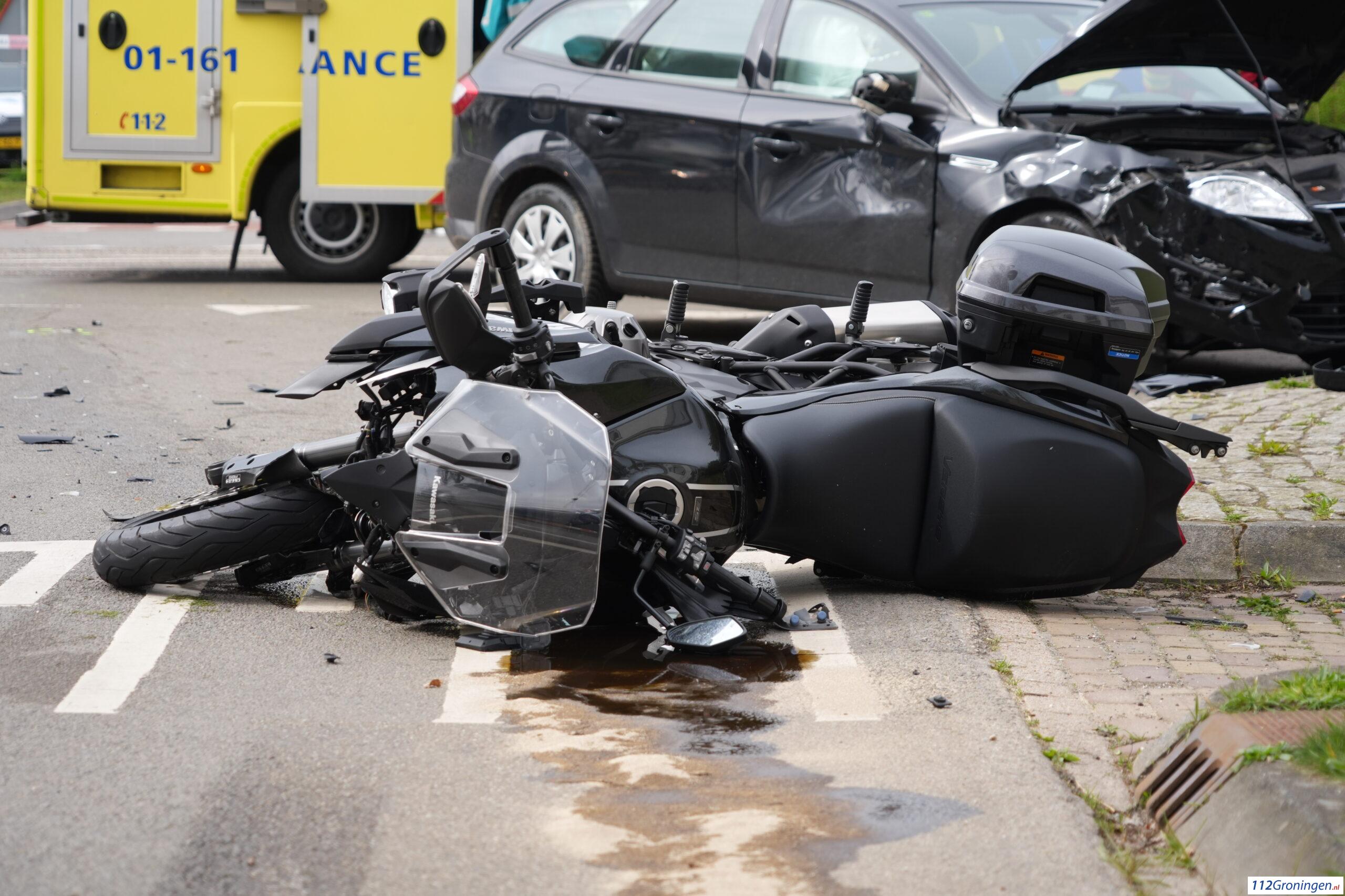 Twee zwaargewonden na ernstig motorongeval bij Grijpskerk. Twee zwaargewonden na ernstig motorongeval bij Grijpskerk.
