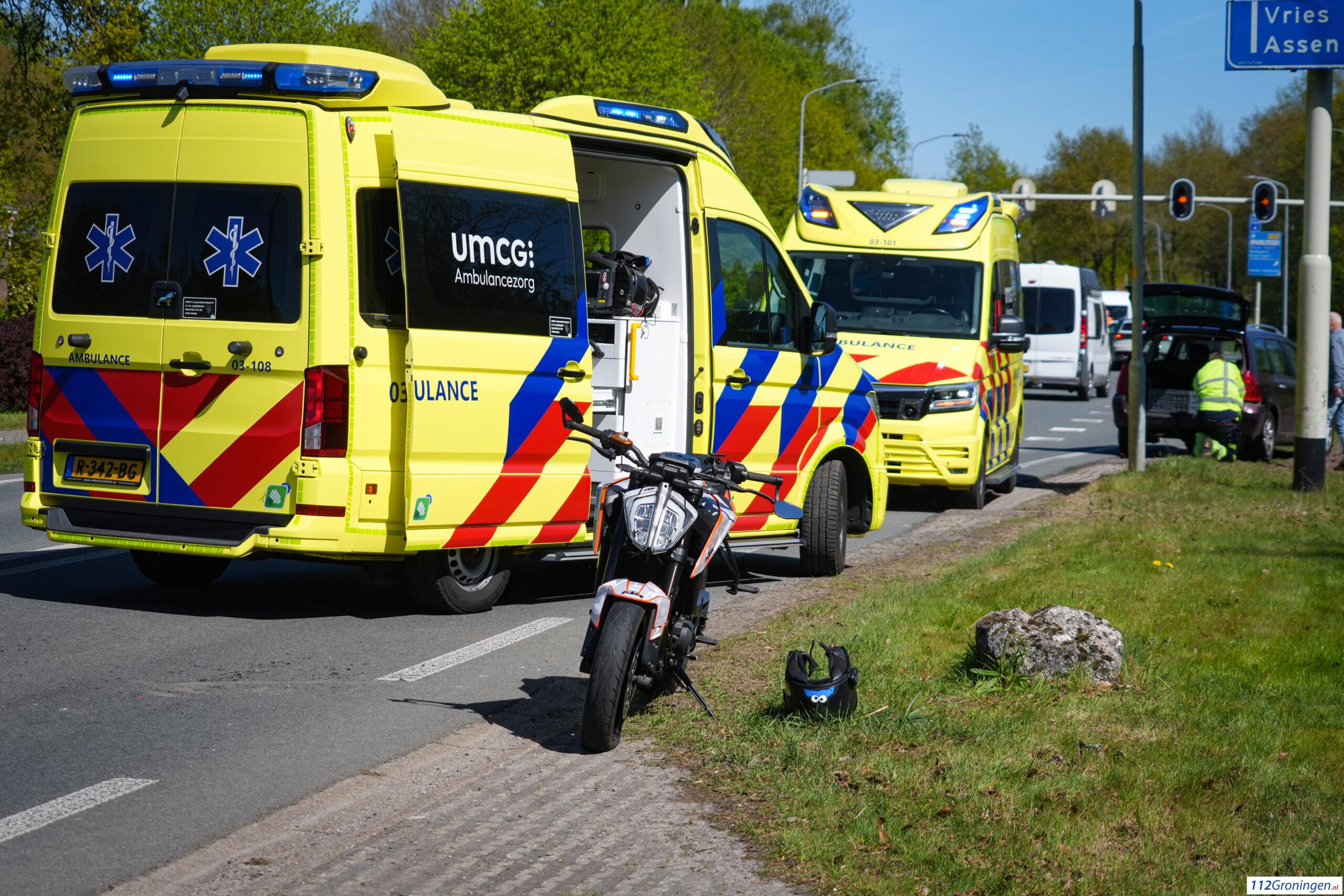 Motorrijder en kind gewond ongeluk Peize. Motorrijder en kind gewond ongeluk Peize.