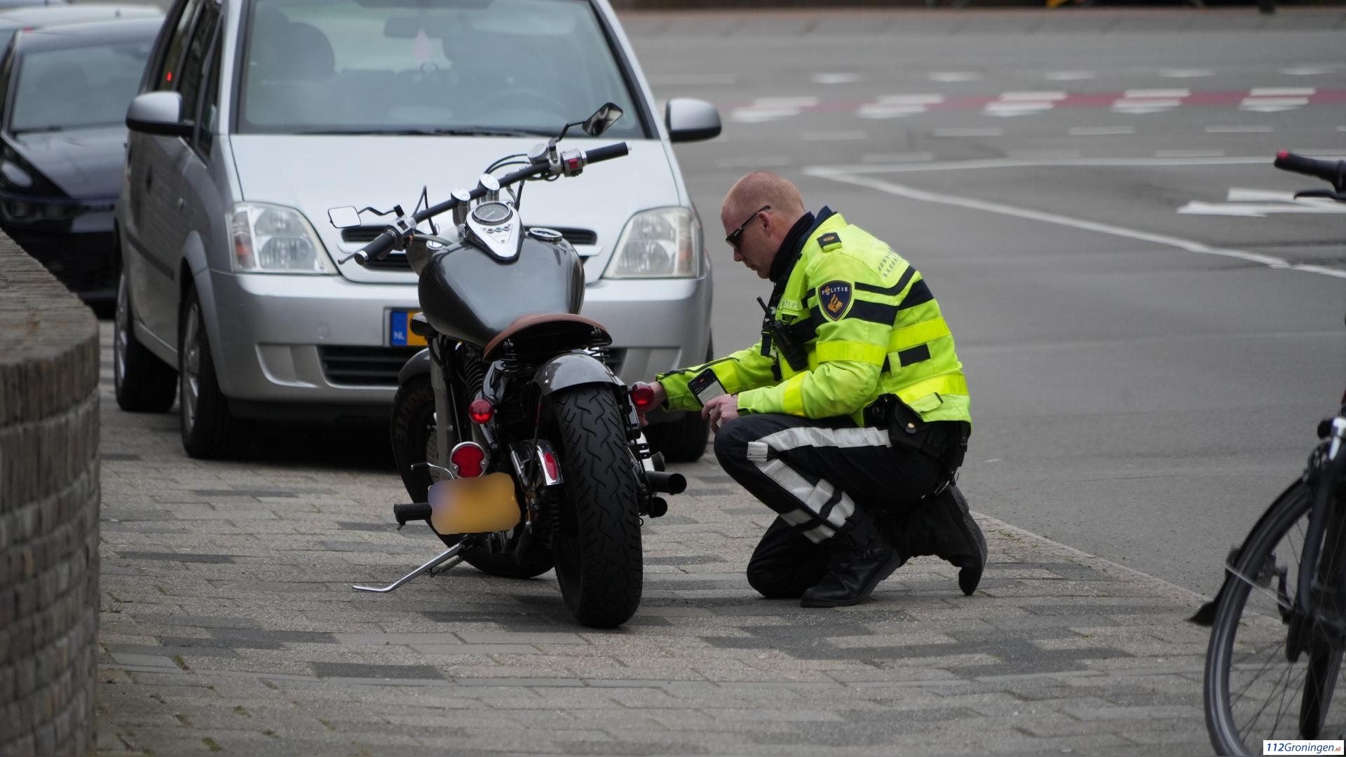 Motorrijder lichtgewond bij ongeval op Parkweg. Motorrijder lichtgewond bij ongeval op Parkweg.