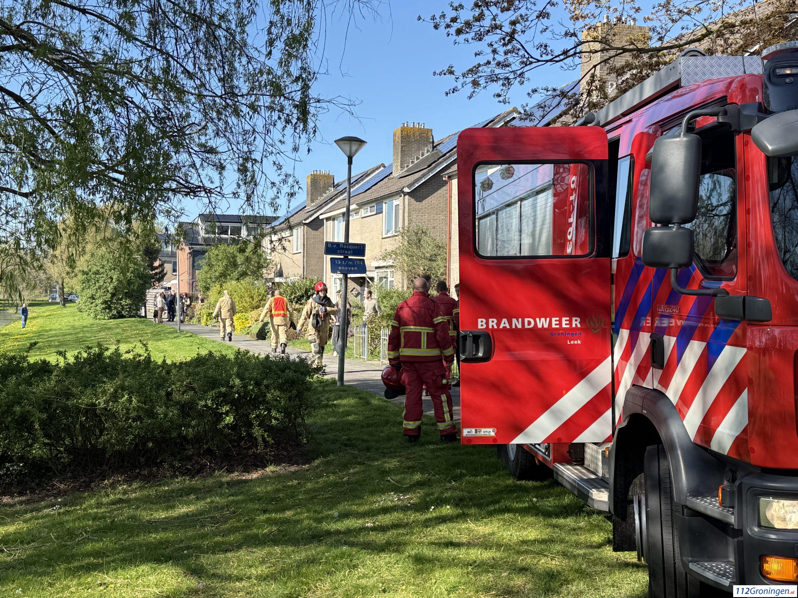 Brand tegen woning snel geblust door buurman