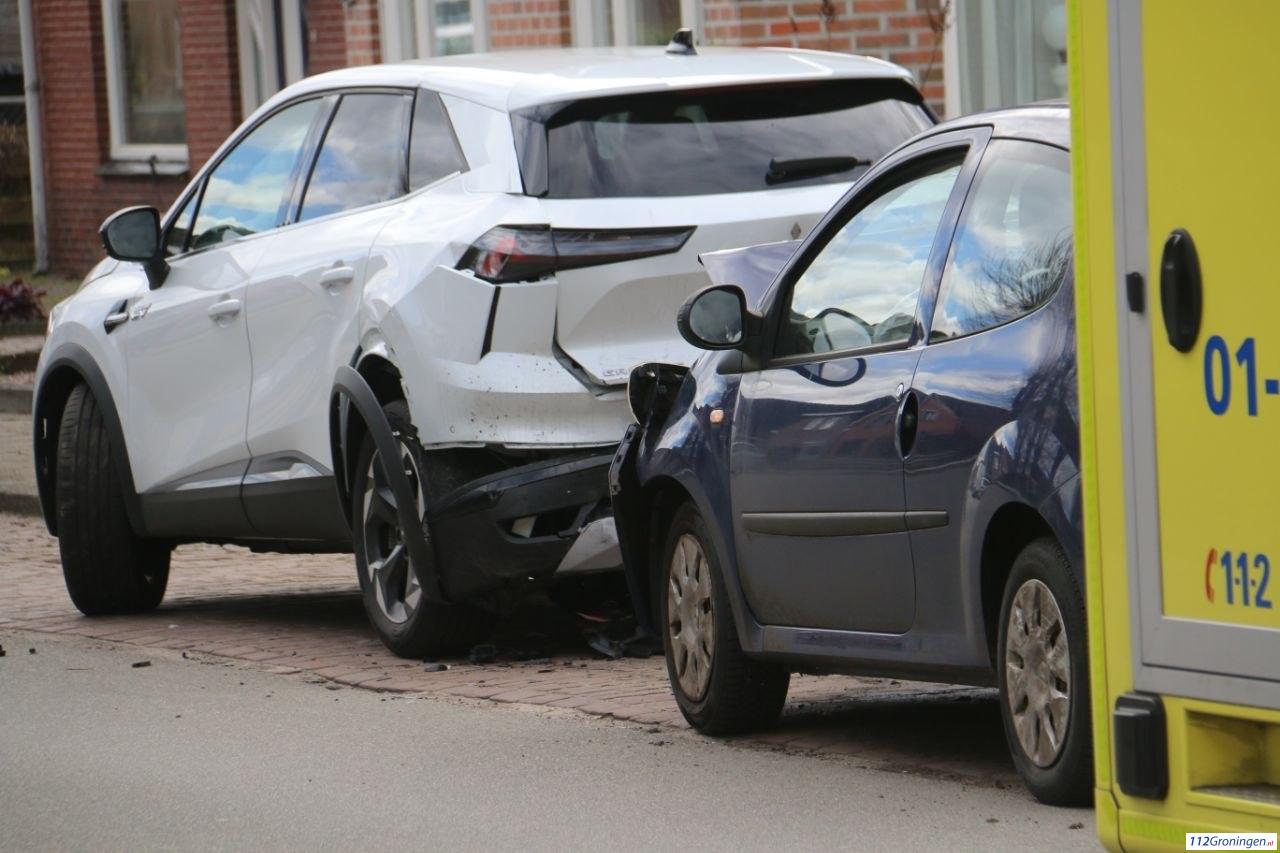 Twee voertuigen botsen op Middenweg Veendam
