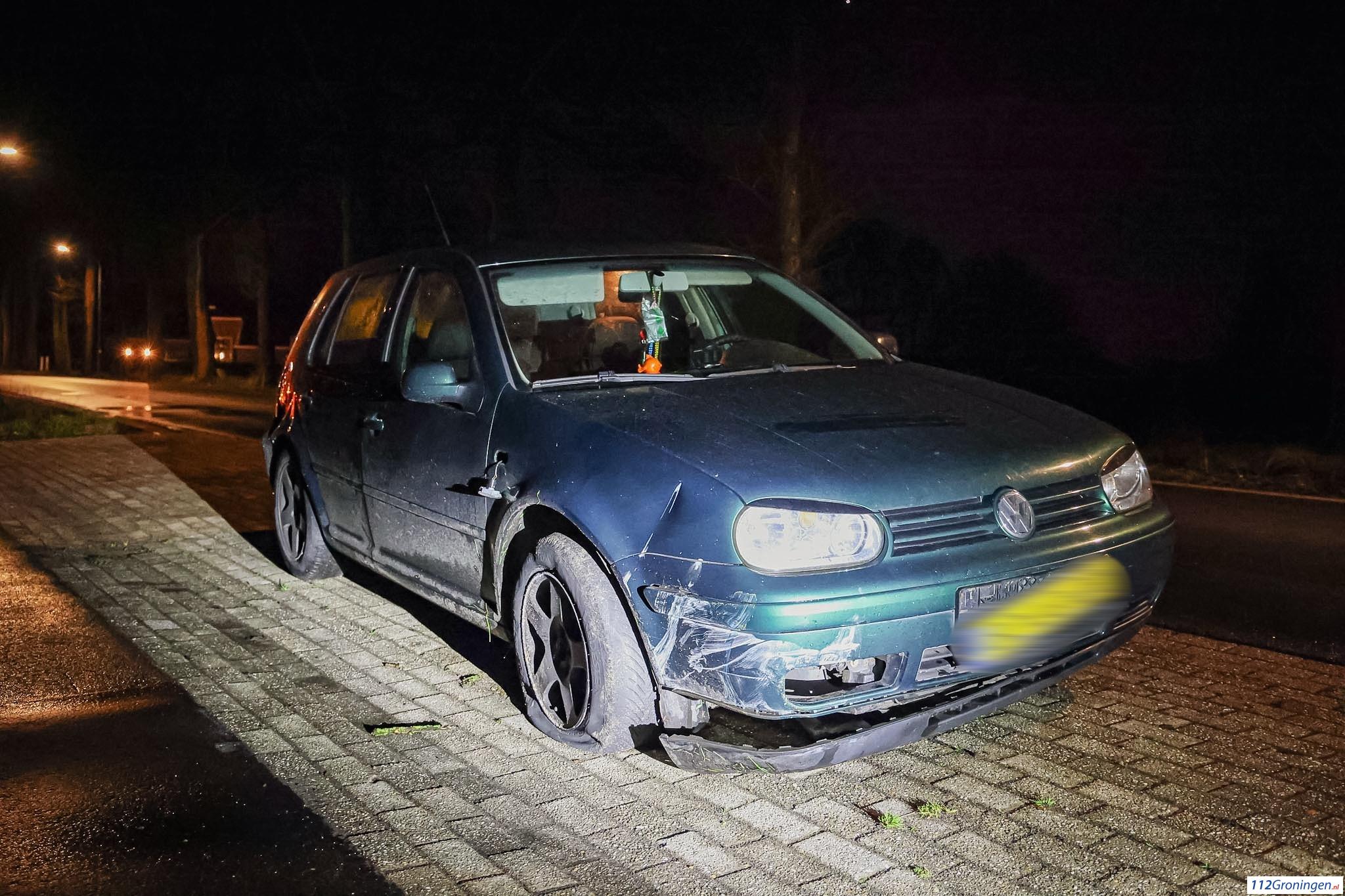 Voertuig raakt zwaar beschadigd na ongeval in Kolham. Voertuig raakt zwaar beschadigd na ongeval in Kolham.