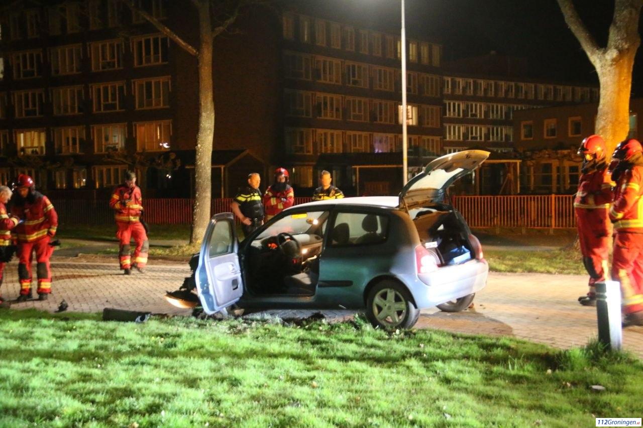 Gedumpte auto gepoogd in brand te steken bij Lübecker Bocht, bestuurder vlucht