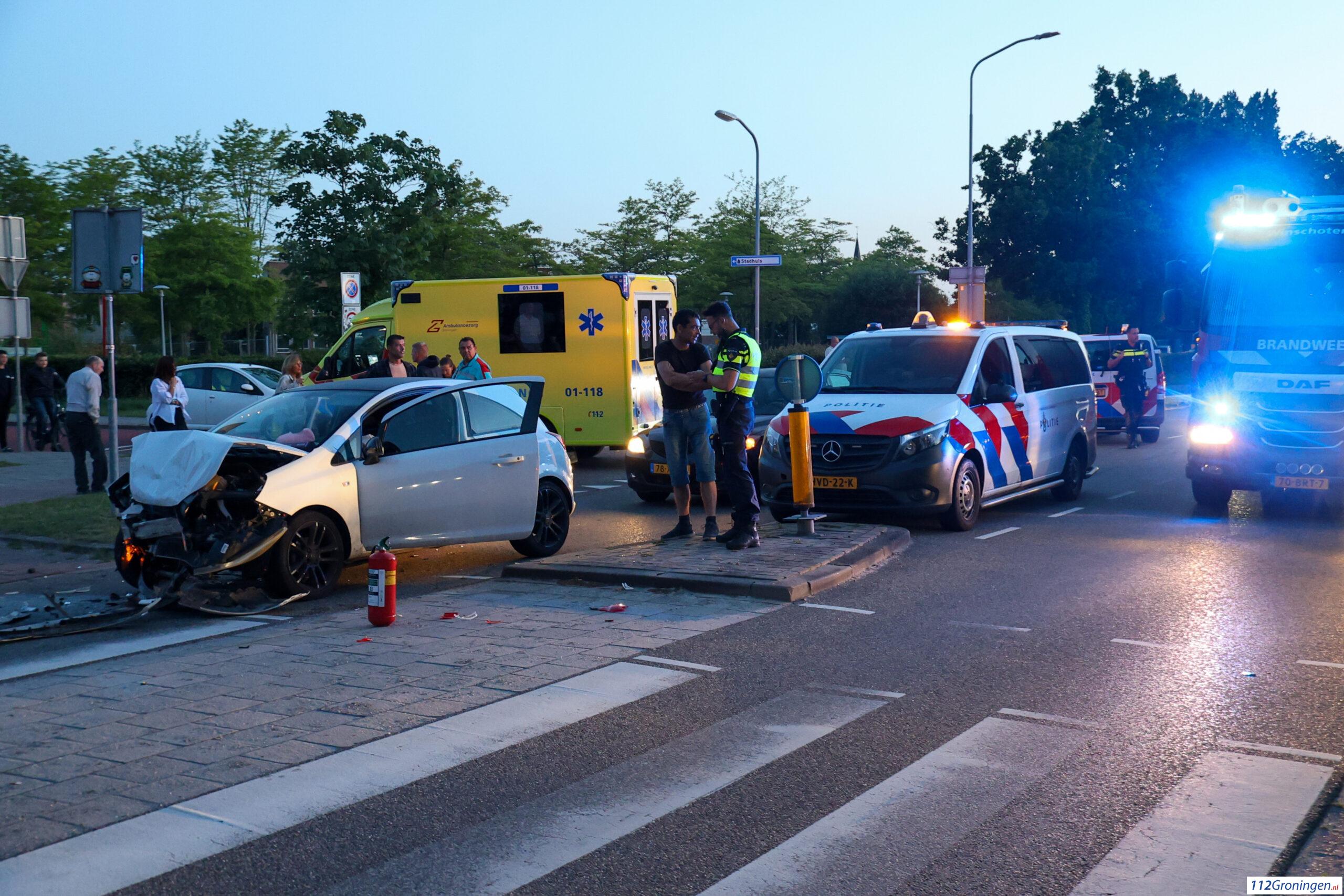 Fors ongeval op Mr. D.U. Stikkerlaan in Winschoten. Fors ongeval op Mr. D.U. Stikkerlaan in Winschoten.