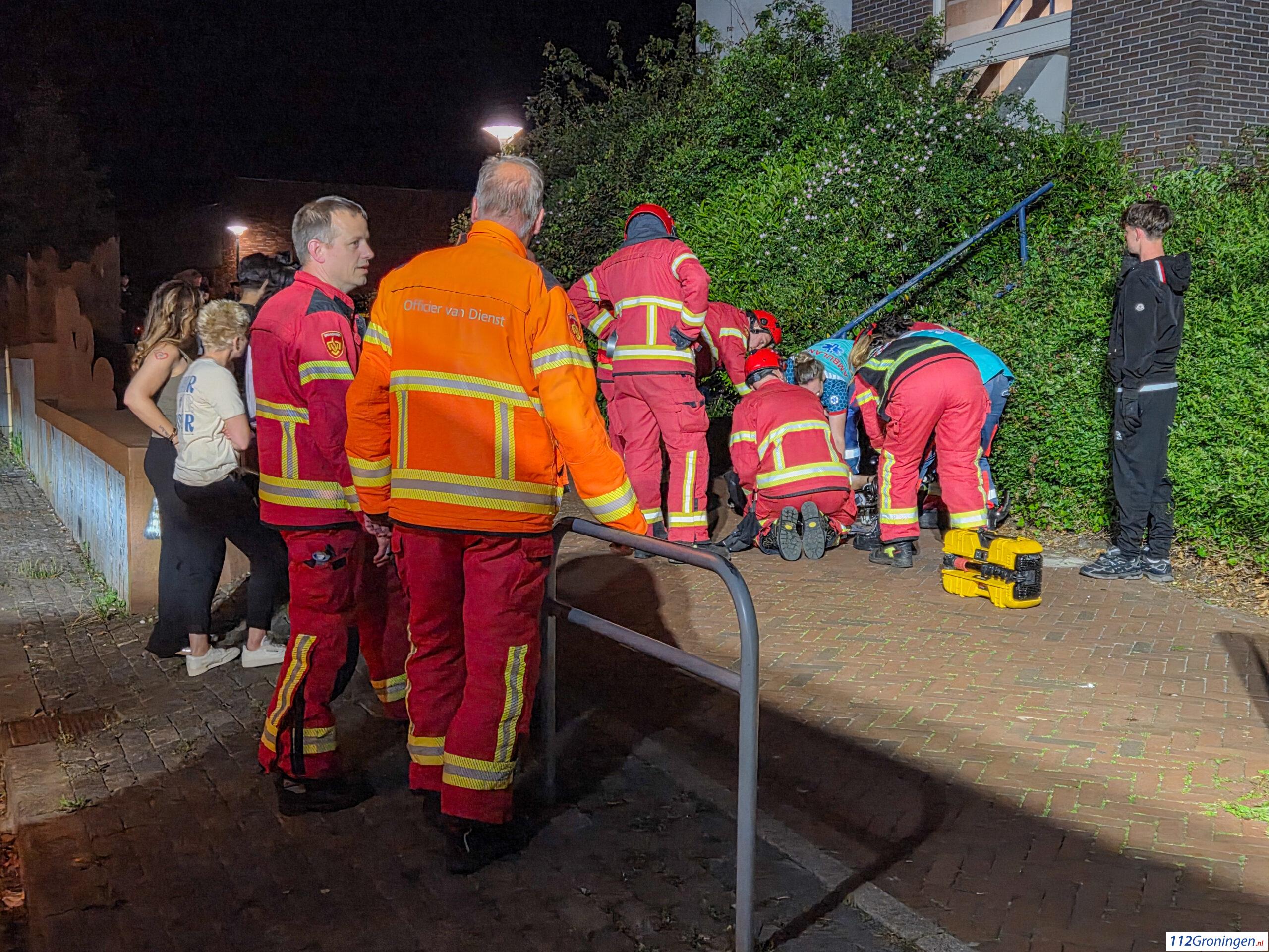 Man gespiest door eigen fiets, met wiel en al in ambu mee!
