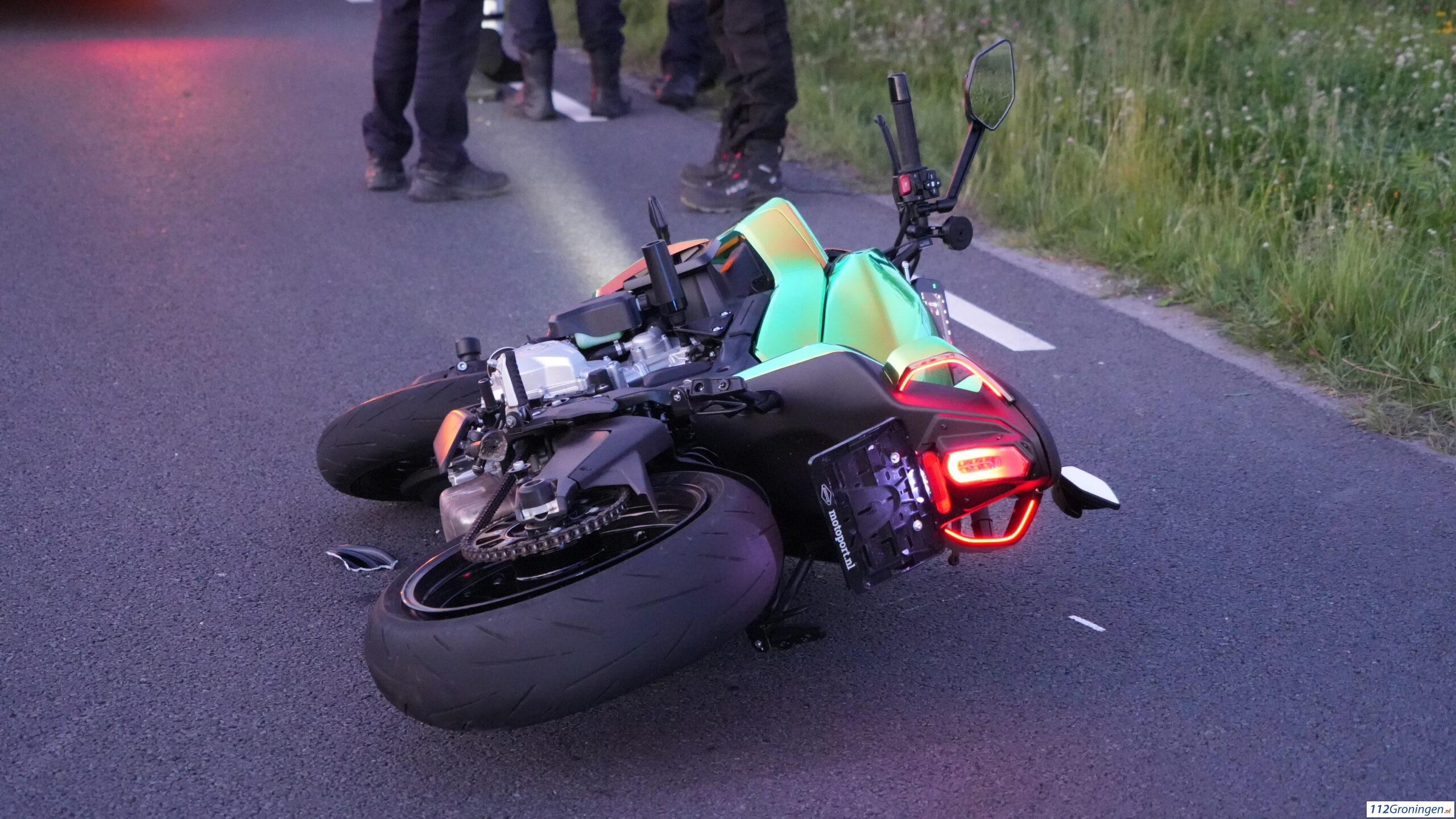 Voetganger zwaargewond na ongeluk met motorrijder in Apeldoorn, slachtoffer naar ziekenhuis. Voetganger zwaargewond na ongeluk met motorrijder in Apeldoorn, slachtoffer naar ziekenhuis.