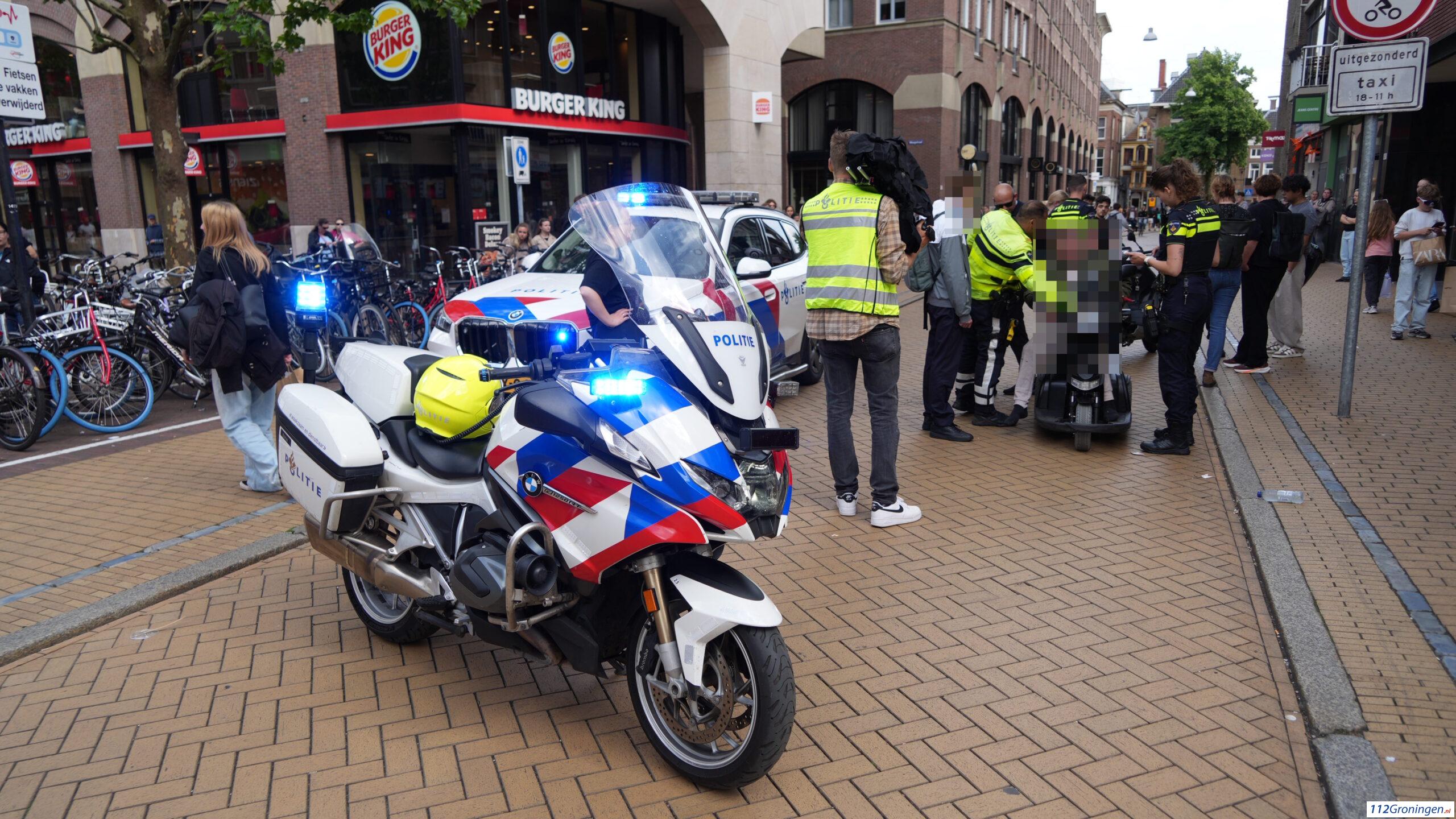 Vluchtende dief in scootmobiel raakt gewond na botsing. Vluchtende dief in scootmobiel raakt gewond na botsing.