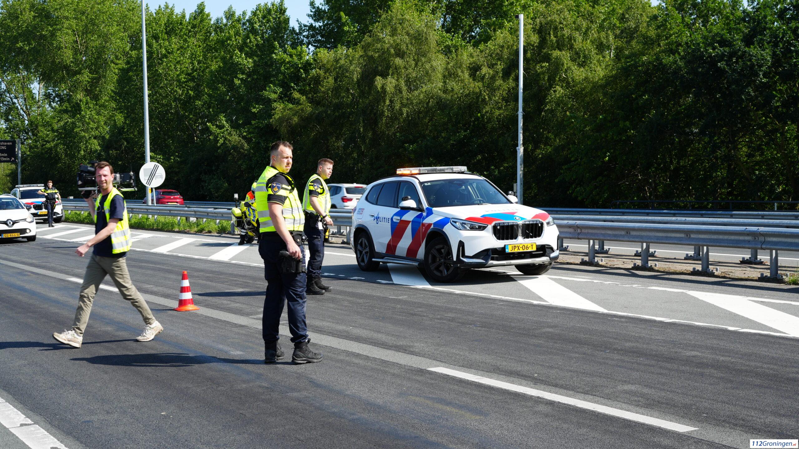 Ongeval met drie voertuigen op A7 tussen Groningen en Leek zorgt voor flinke verkeershinder.
