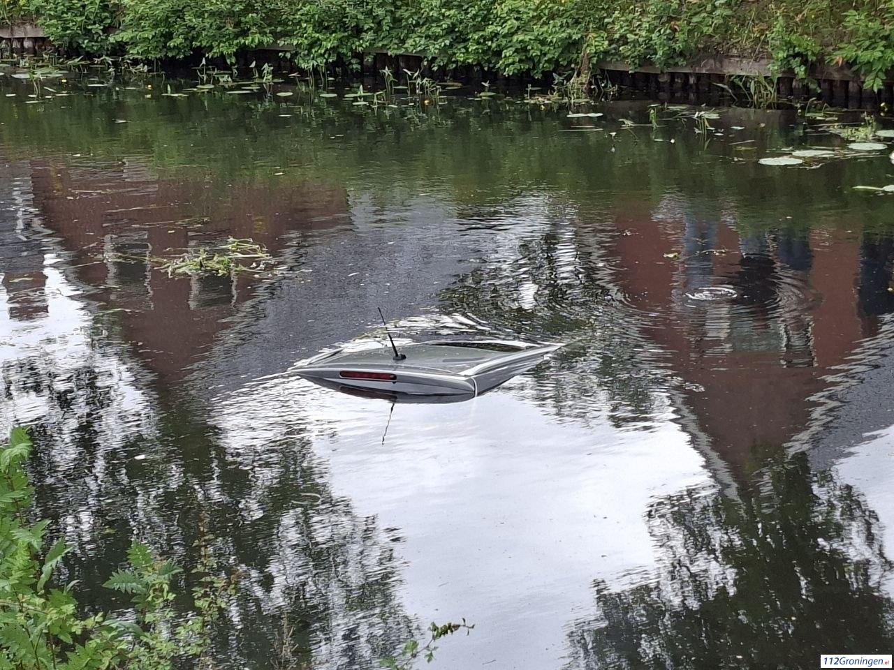 Bestuurders raken bekneld bij botsing tussen taxi en auto in Bruchem, gewond naar ziekenhuis. Bestuurders raken bekneld bij botsing tussen taxi en auto in Bruchem, gewond naar ziekenhuis.
