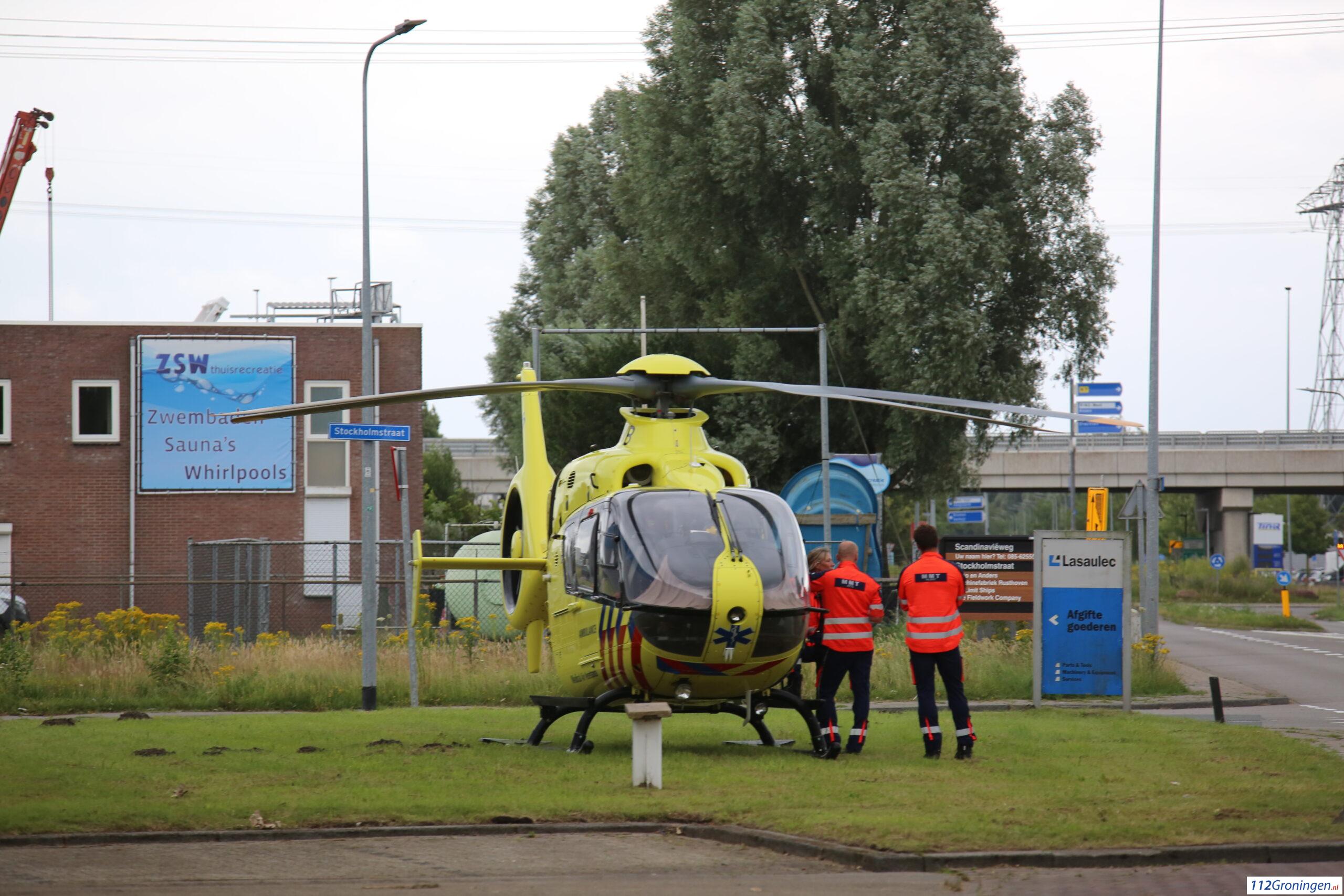 Ernstig ongeval tussen auto en scooter bij de Bornholmstraat, 1 zwaargewonde. Ernstig ongeval tussen auto en scooter bij de Bornholmstraat, 1 zwaargewonde.