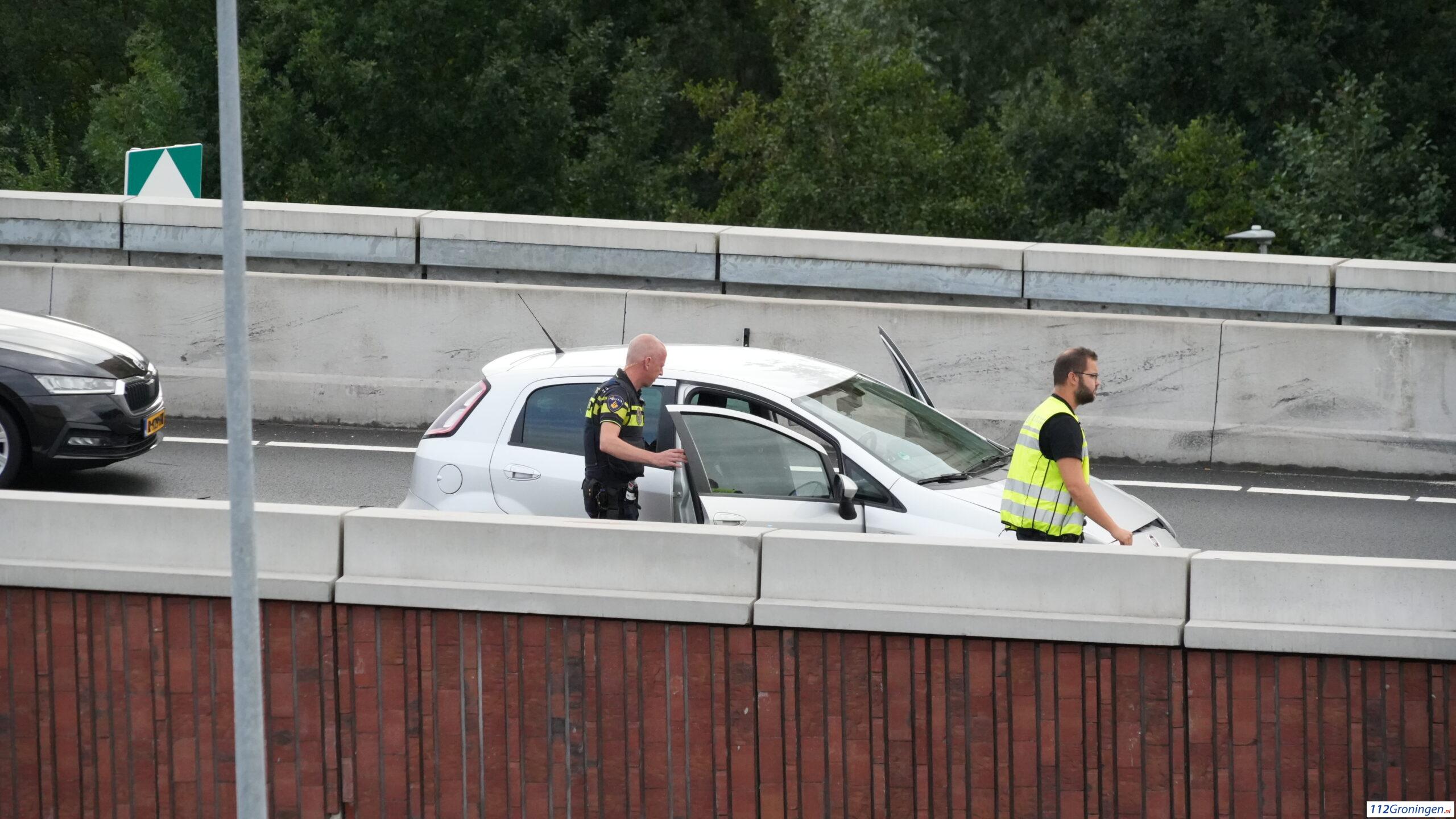 Auto raakt van de weg in bekende ‘Mario Kart-bocht’ Groningen