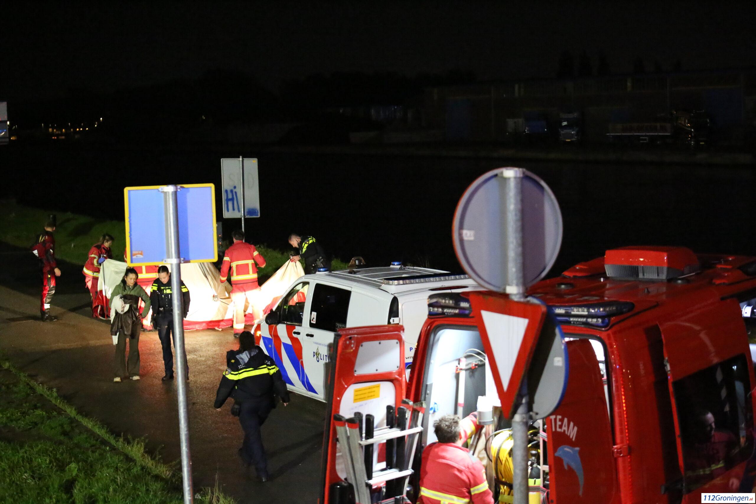 Persoon raakt te water bij Eemskanaal in Groningen